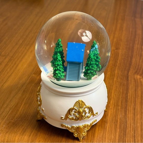 Taylor Swift Lover Snowglobe w/ box - Picture 8 of 11